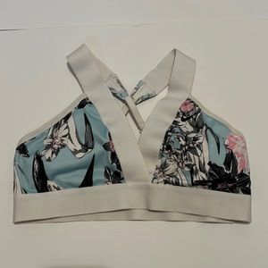 Crossback nike sports bra